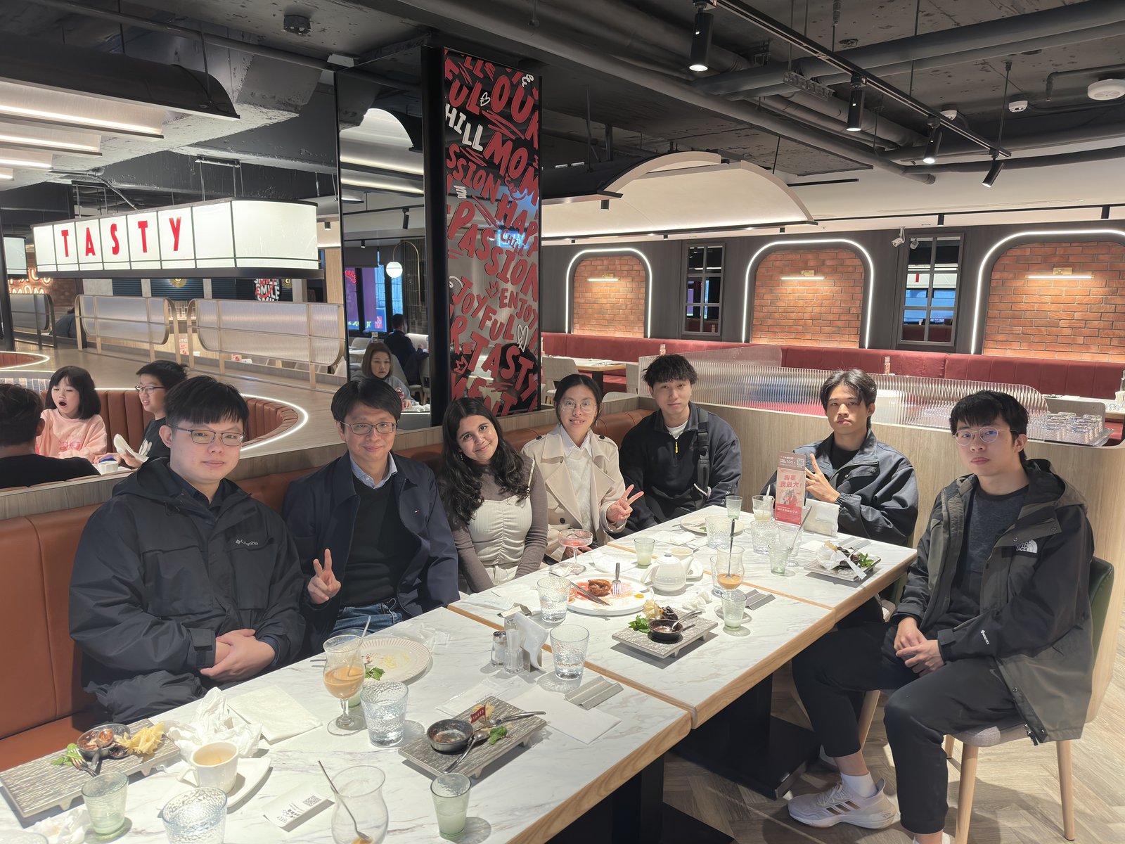 實驗室聚餐 封面