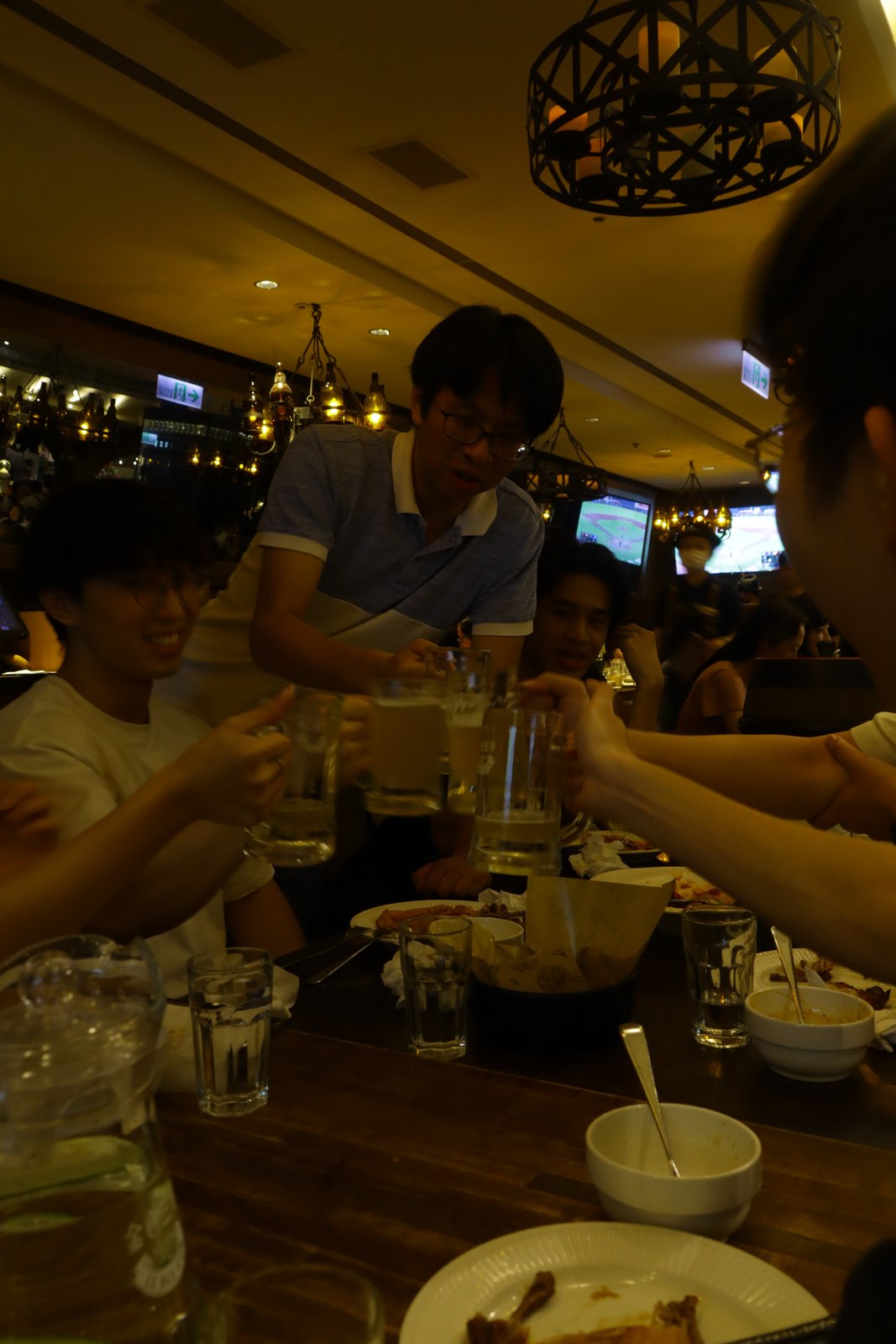 聚餐 封面